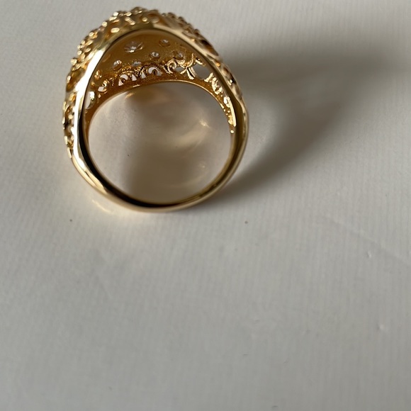 NWOT Golden Cocktail Ring with Crystals. - Picture 3 of 6
